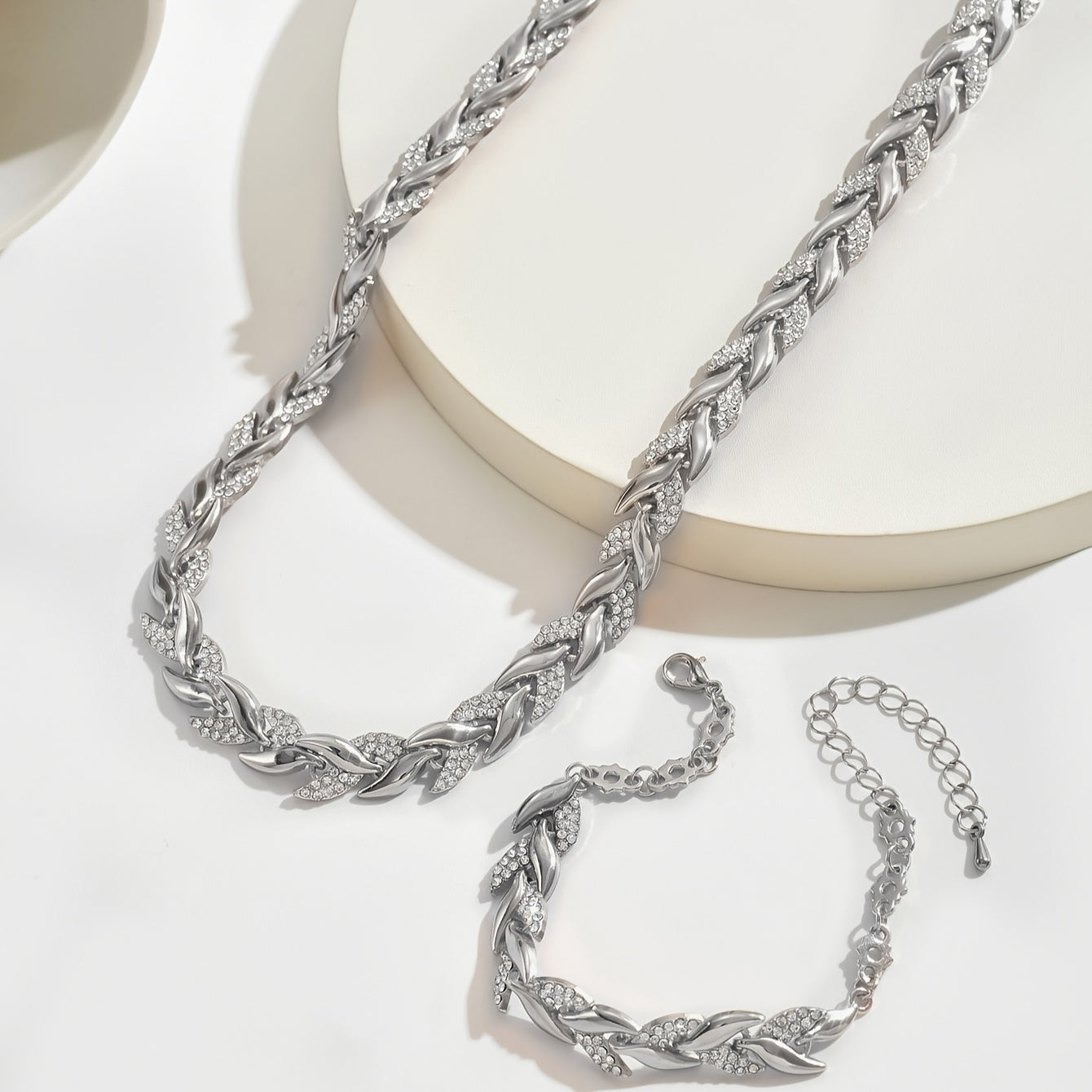 Mahaut – Timeless Allure